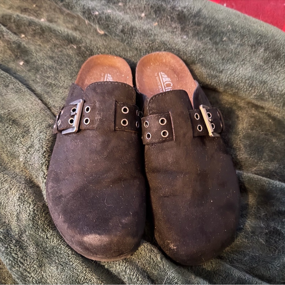 Cliffs by WHITE MOUNTAIN Black Suede Women's Mules